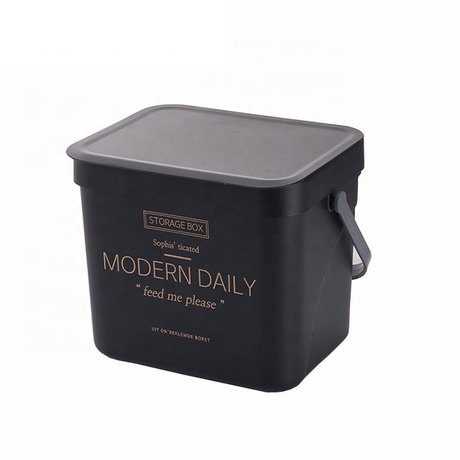 High quality wall-mounted plastic trash can with handle and lid use for home