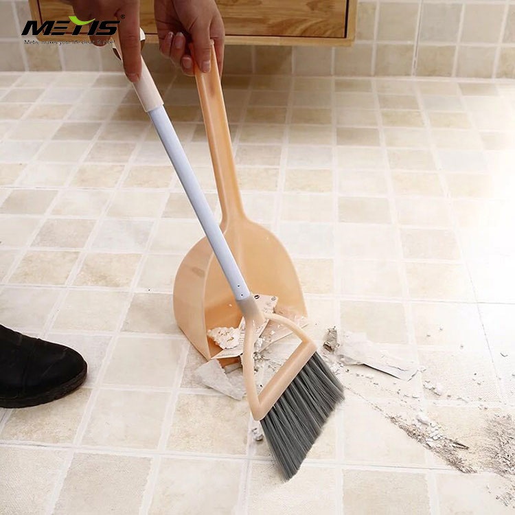 China Wholesale Little Housekeeping Helper Set Mini Broom with Dustpan for Kids B4005